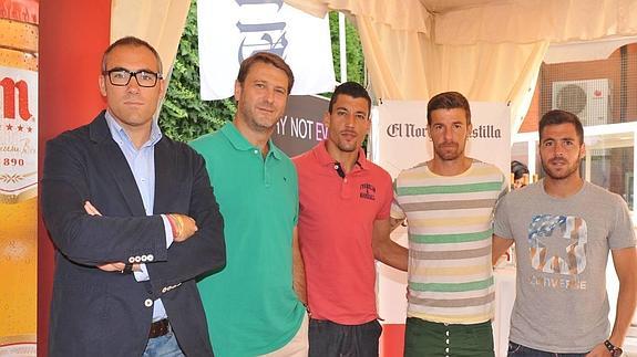 El Real Valladolid estuvo representado por Jorge Santiago, el presidente Carlos Suárez, y los jugadores Jesús Rueda, Chus Herrero y Javi Chica.