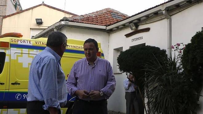 El empresario Ángel Gallego y su hijo Ángel, en la tarde del sábado en el coso. 