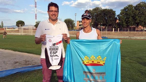 El concejal de Deportes, Javier Arranz, y Helena Herrero. 