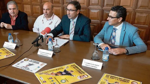 Carlos Hernández, Ignacio Rioseras, Alfonso Polanco y Facundo Pelayo, ayer, en el Ayuntamiento.