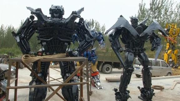 Un taller chino convierte coches en Transformers