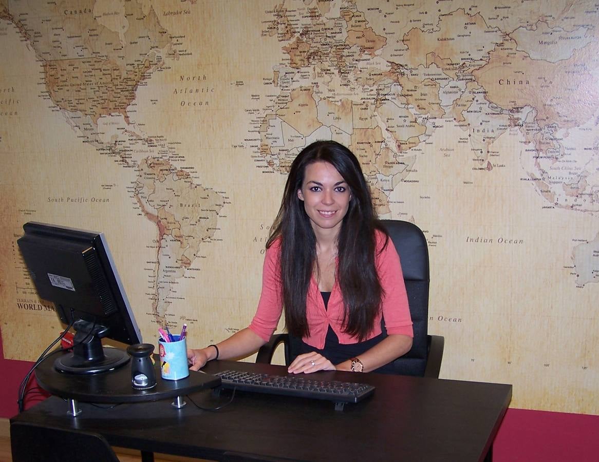 Cristina Rivera en el interior de su negocio.