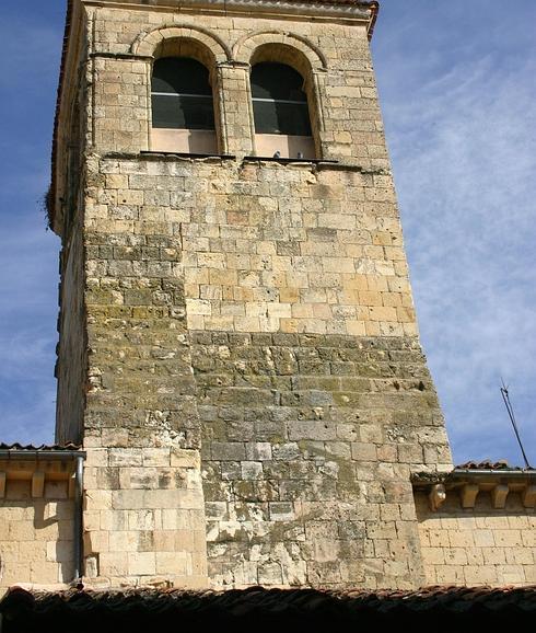 Vista de la torre de la iglesia de la Santísima Trinidad de Segovia. 