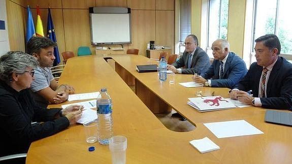 Reunión entre el presidente de la Diputación y la consejera de Cultura del Principado.