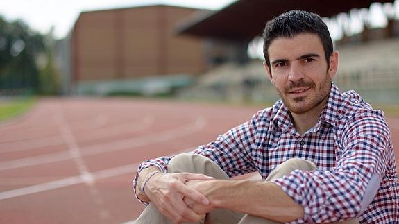 El fundador de Sport Media, Sergio Mateo, en las pistas Antonio Prieto. 