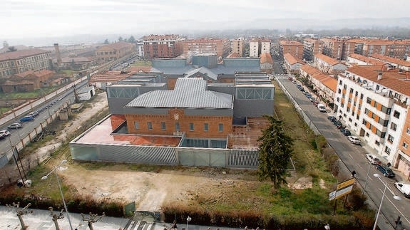 Edificio de la antigua prisión provincial de Palencia que albergará el archivo histórico de la Policía. 