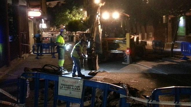 Cortada la calle Ruiz Hernández por una fuga de agua