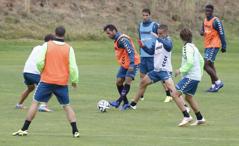 Jeffren, en el centro, reapareció hoy tras varias semanas lesionado. Gabriel Villamil