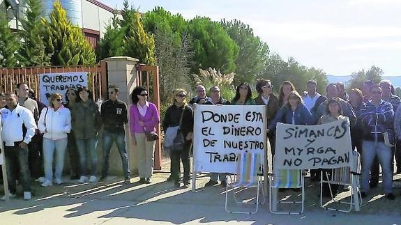 Trabajadores de la empresa, en una de las protestas.El Norte