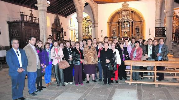 Participantes en el encuentro de la Federación de Asociaciones de Mujeres de la Comarca de Peñaranda del pasado año, que tuvo lugar en Cantaracillo.
