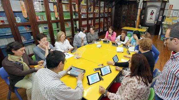 Los profesores del García Quintana reciben formación para comenzar a incluir el iPad en el aula. 