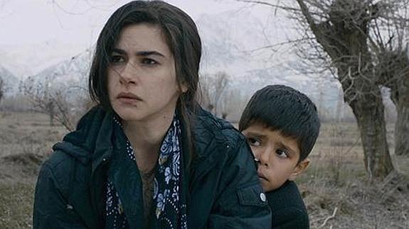 Madre e hijo en una escena de 'El corderito'.