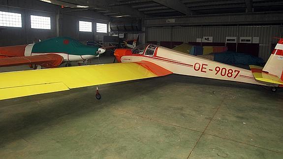 Aeronaves en el hangar de la instalación. 