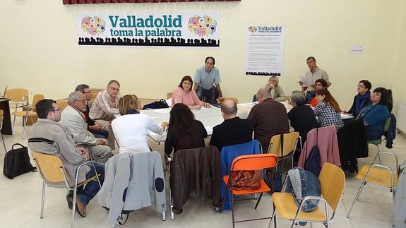 Mesa de debate sobre cultura y educación en el marco de la iniciativa 'Valladolid toma la palabra', ayer en Barrio España