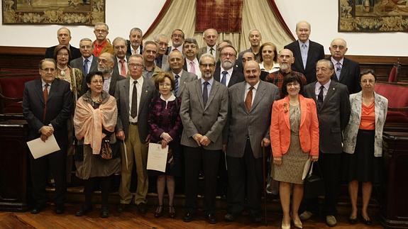 El rector, durante el acto de homenaje al personal laboral jubilado.