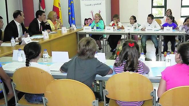 Carbajosa de la Sagrada celebró ayer un Consejo de Niños como clausura a la I Jornada de Educación, Participación y Derechos de la Infancia. 