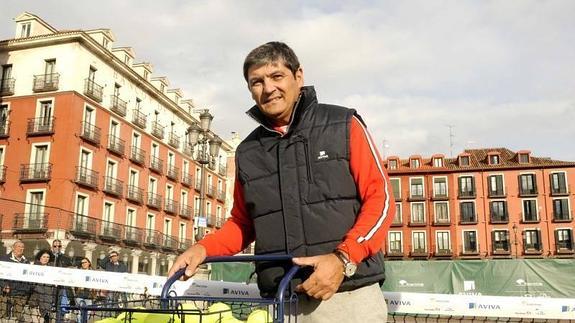 Toni Nadal, en la Plaza Mayor de Valladolid. RICARDO OTAZO