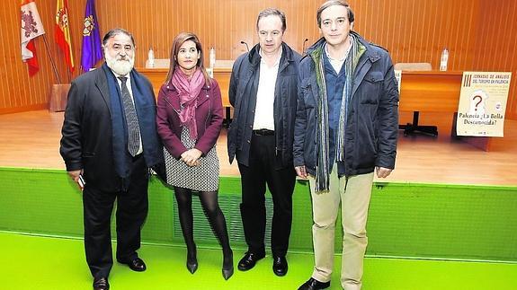 Los periodistas Javier Pérez Andrés, Nati Melendre, Ignacio Fernández e Isaías Lafuente, antes del la mesa redonda.