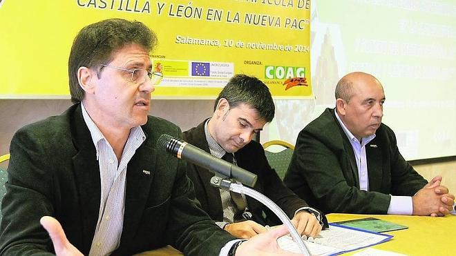 La inauguración de las XVIIJornadas Apícolas de COAG contaron con la participación de Jesús Gómez Sanz, director general de Producción Agropecuaria; y Miguel Ángel Blanco Suaña y Aurelio Pérez Sánchez, de COAG. 