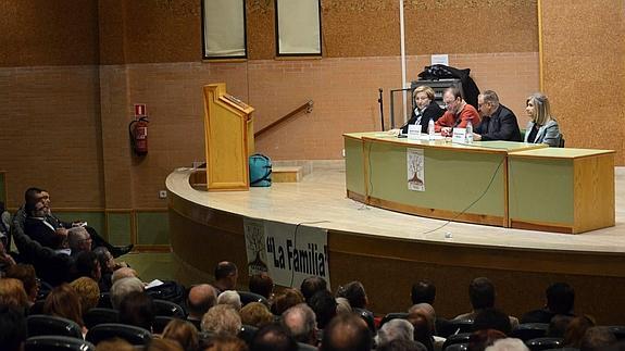 Nicolás Castellanos, con los organizadores de las jornadas.