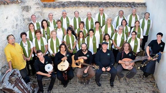 «Dirigir un coro es una experiencia intergeneracional además de musical»