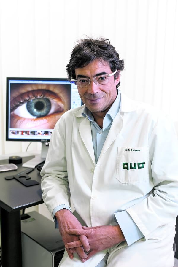 El doctor Guillermo Rábano, en su consulta. 