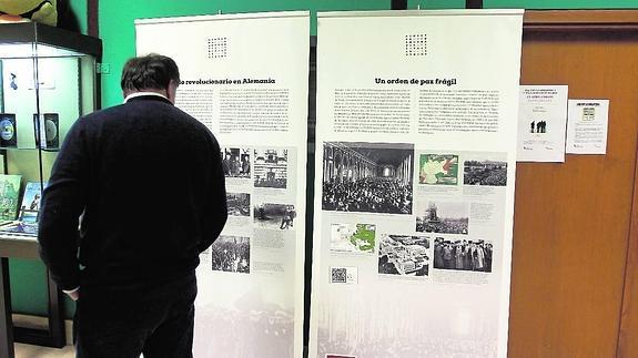 Exposición sobre la reciente historia de Europa abierta en la Biblioteca Pública.