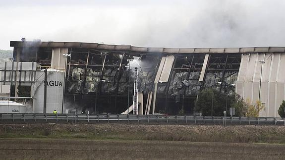 Estado actual de la fábrica de Campofrío tras el incendio que sufrió en la madrugada del domingo.