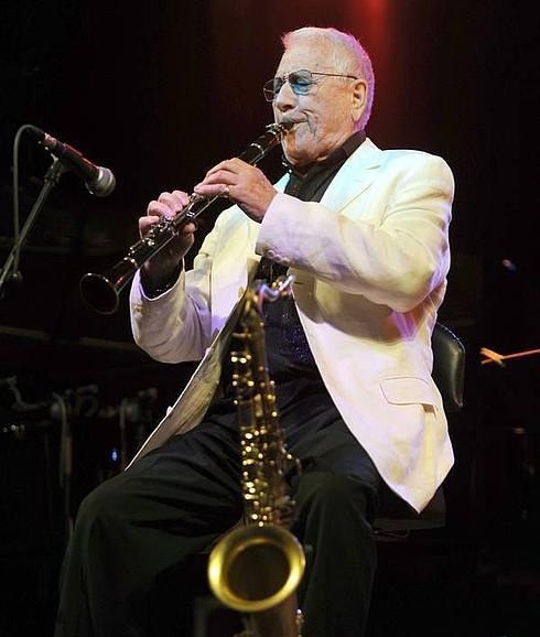 Pedro Iturralde durante un concierto. 