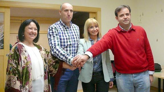 Los candidatos de Ponferrada, León y San Andrés junto con el secretario provincial del Partido Socialista.