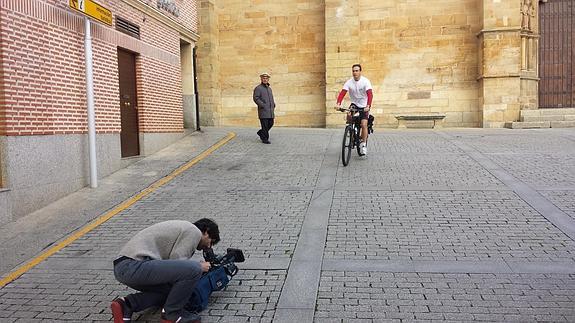 Grabación del reportaje por las calles de Benavente.