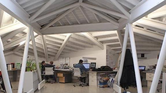 Zona de trabajo en la sede de la Fundación Santa María la Real, en Aguilar de Campoo. Henar Sastre