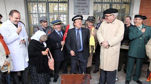 Los viajeros, minutos antes de partir en tren hacia El Espinar.