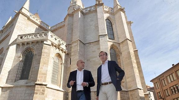 Jesús Juliio Carnero con el nuevo ministro de Sanidad, Alfonso Alonso, en La Antigua.