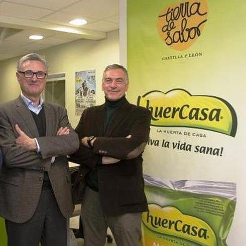 Manuel Moracho y Juan Carlos García Pando, en la sede de Huercasa.