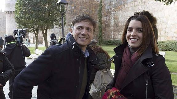 José Mota (i) y Ruth Lorenzo (d) hoy en Ávila durante la grabación de un vídeo musical y varias escenas que formarán parte del programa de fin de año para TVE.