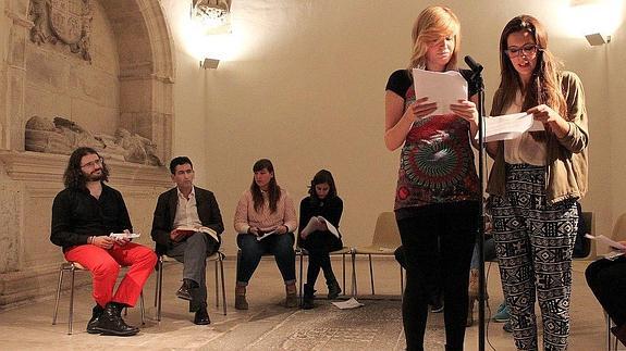 Carlos Rod (izquierda), durante la presentación del libro editado por La Uña Rota con las obras de teatro de Juan Mayorga