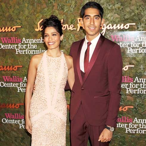 Freida Pinto y Dev Patel 