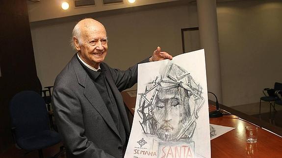El autor del cartel, el escultor salmantino Venancio Blanco, durante la presentación pública del cartel oficial de la Semana Santa 2015. 