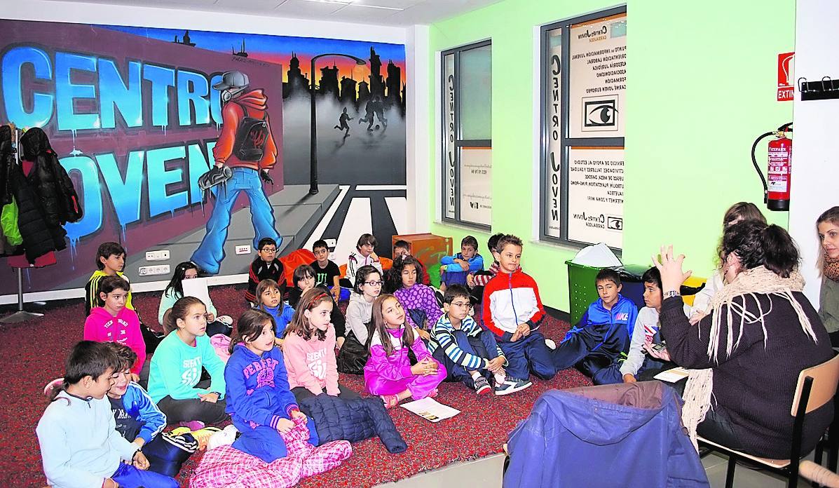 Varios niños participando en una de las actividades de Ciudad de los Niños de Carbajosa. 