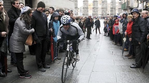 El exciclista Pedro Delgado, durante una edición anterior de la Carrera del Pavo. 