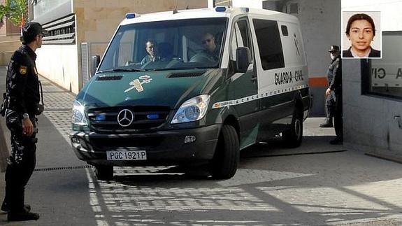 Imagen del traslado de Raquel Gago desde los juzgados de León a la cárcel de Villahierro.