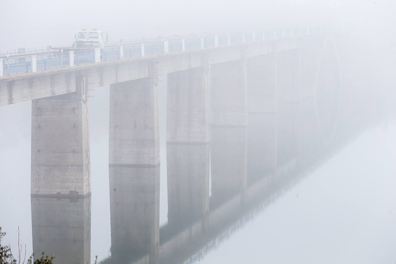 Niebla en el embalse de Ricobayo, en la provincia de Zamora.