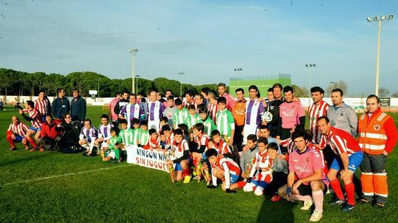 Participantes en el encuentro entre toreros y veteranos del Pucela.
