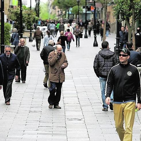 Viandantes en pleno centro de la capital. 