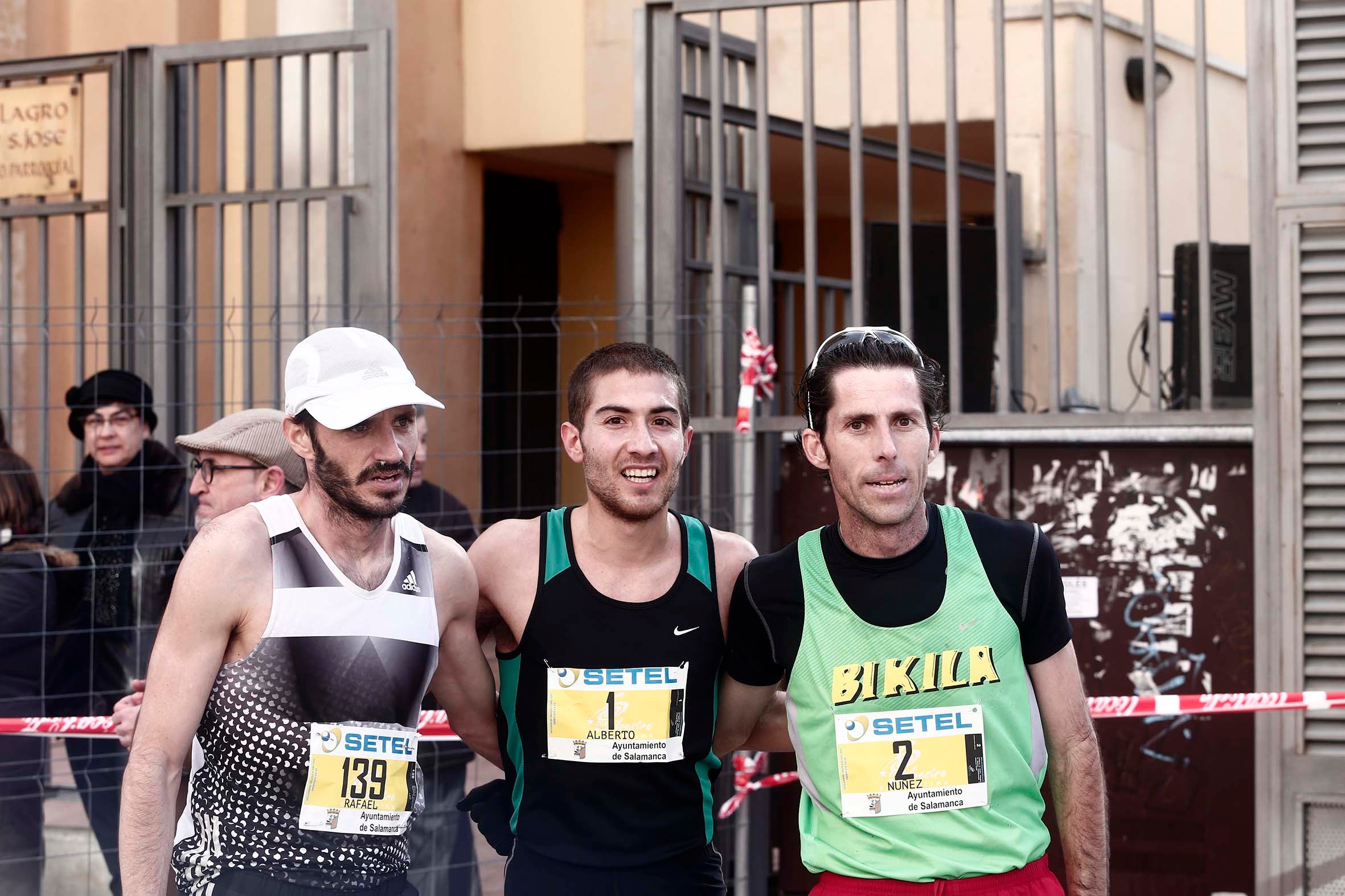 El ganador Alberto Sánchez Pinilla, en el centro, junto a Antonio Núñez (2) y Rafa Iglesias (139). 