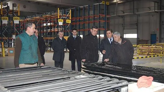 el presidente de la Diputación Provincial de Soria, Antonio Pardo Capilla, a las instalaciones de Norma Doors, en febrero del pasado año.