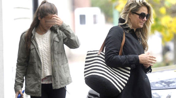Isabel Sartorius y su hija Mencía.