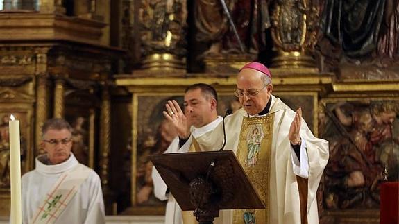 Blázquez invita a los fieles de Tudela a construir una iglesia «con piedras vivas»