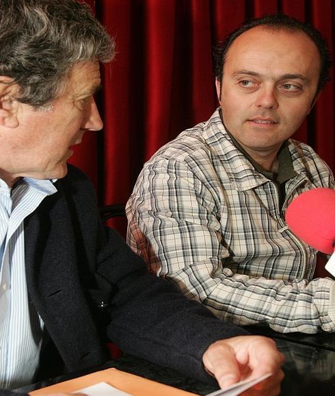 Luis Peñalosa y José Ángel Frías (derecha), de IU, en una rueda de prensa. 